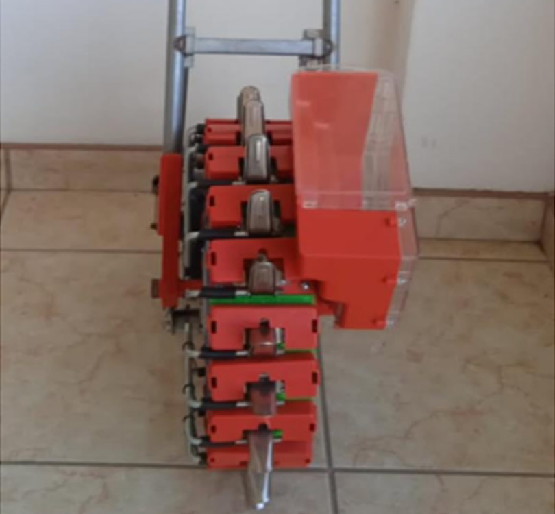 SEMBRADORA DE 20  PICOS CON TOLVA